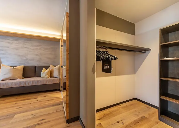 Suite Del Podesta\'